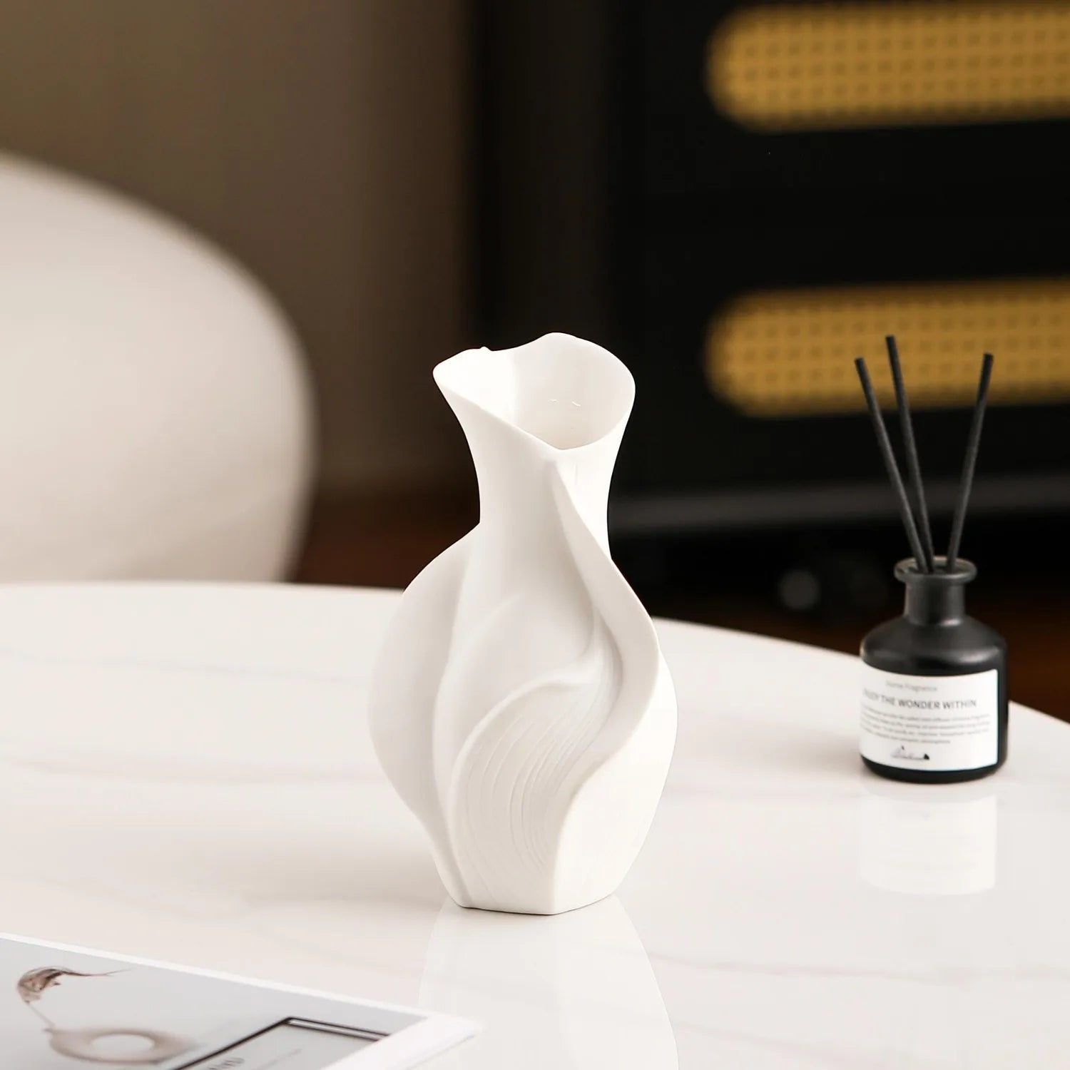 Creative Irregular Shape Vases Decor, Ceramic Living Room Flower Arrangement Table Decoration Light Luxury Style Vase, 1Pc