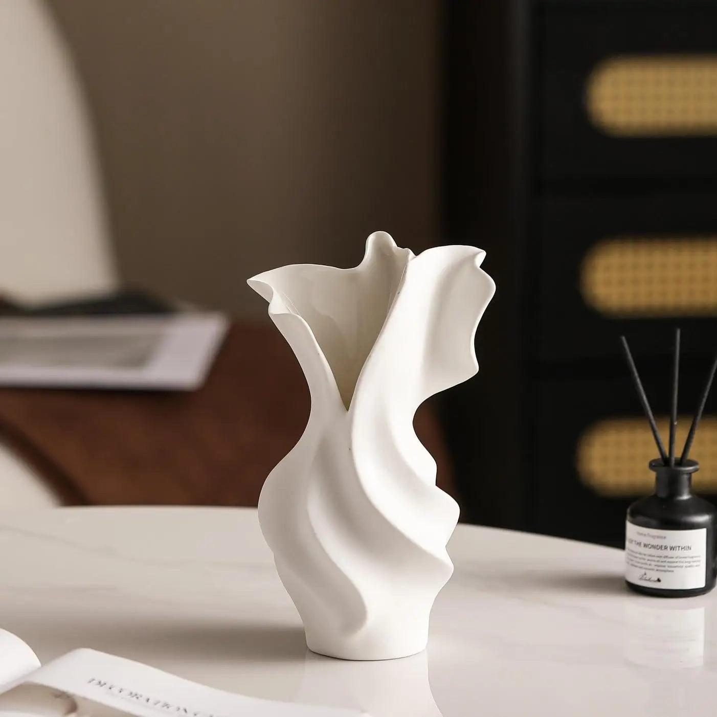 Creative Irregular Shape Vases Decor, Ceramic Living Room Flower Arrangement Table Decoration Light Luxury Style Vase, 1Pc